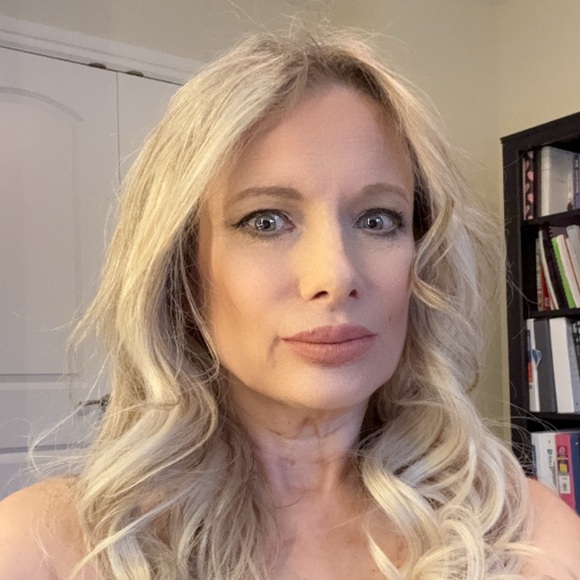 Meet your Posher, Monica - Picture 2 of 2